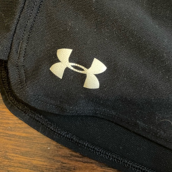Under Armor Heat Gear Loose Shorts - Picture 3 of 3